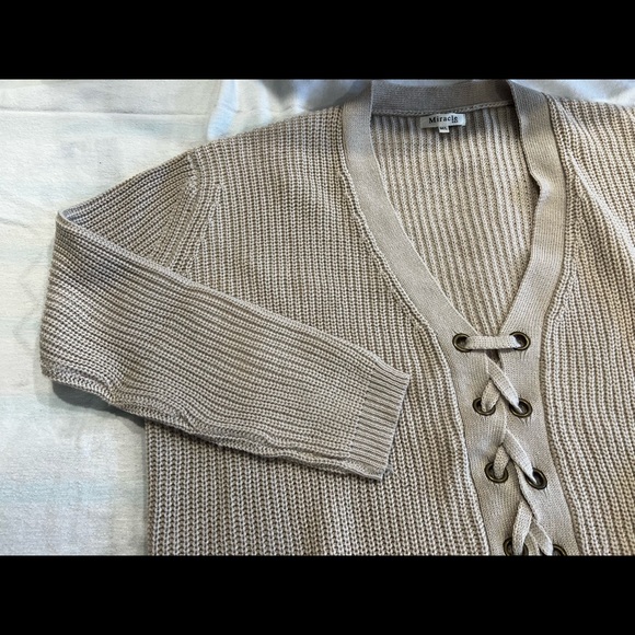 MIRACLE made in USA 🇺🇸 Cozy Sweater cardigan with unique lace closure - Picture 3 of 5